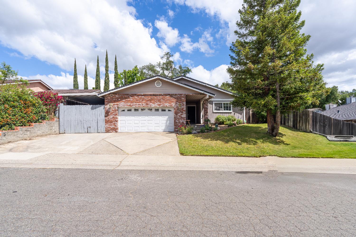 Detail Gallery Image 1 of 42 For 8565 Cloudcroft Way, Orangevale,  CA 95662 - 4 Beds | 2 Baths