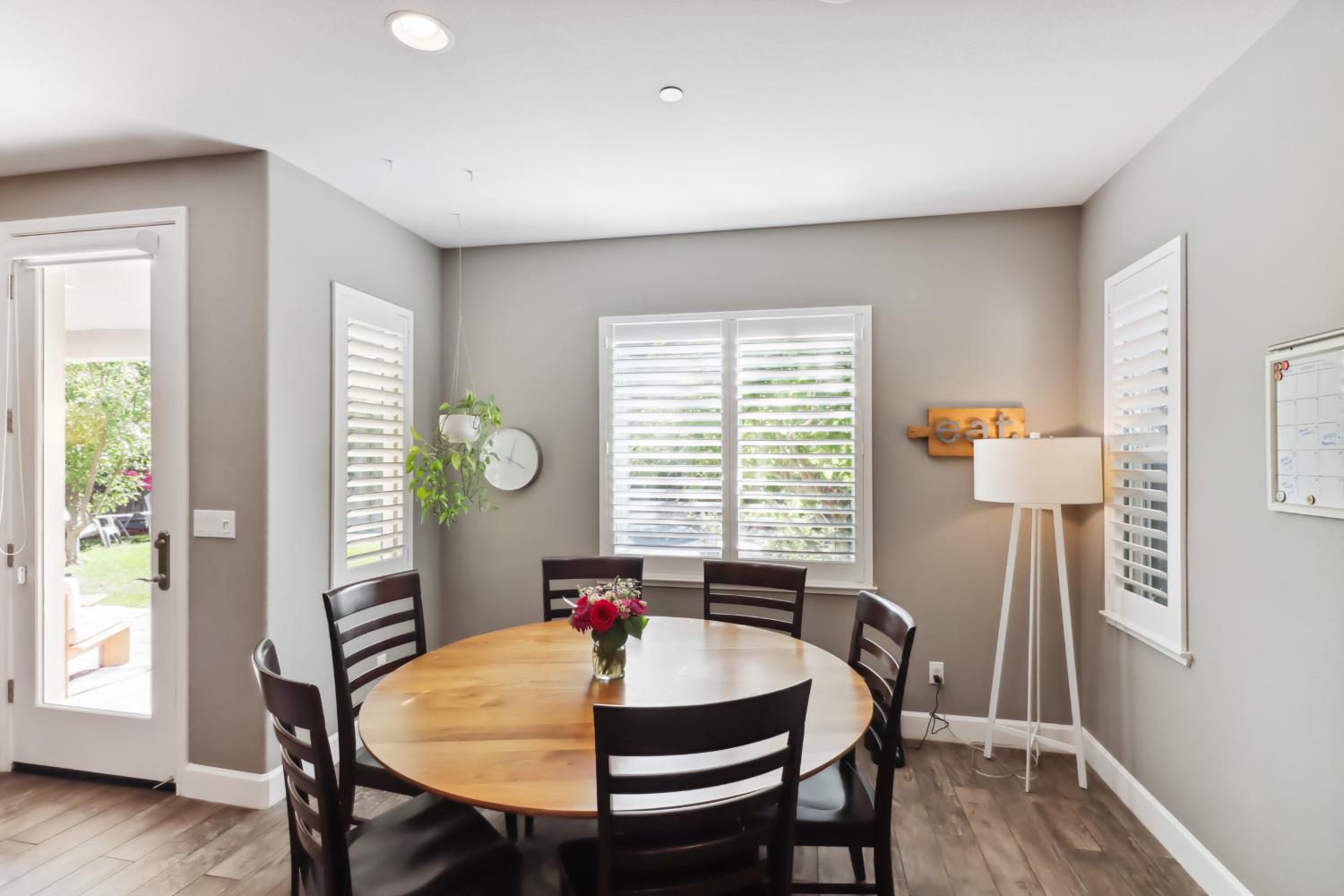 Detail Gallery Image 20 of 69 For 5604 Saratoga Cir, Rocklin,  CA 95765 - 4 Beds | 3/1 Baths