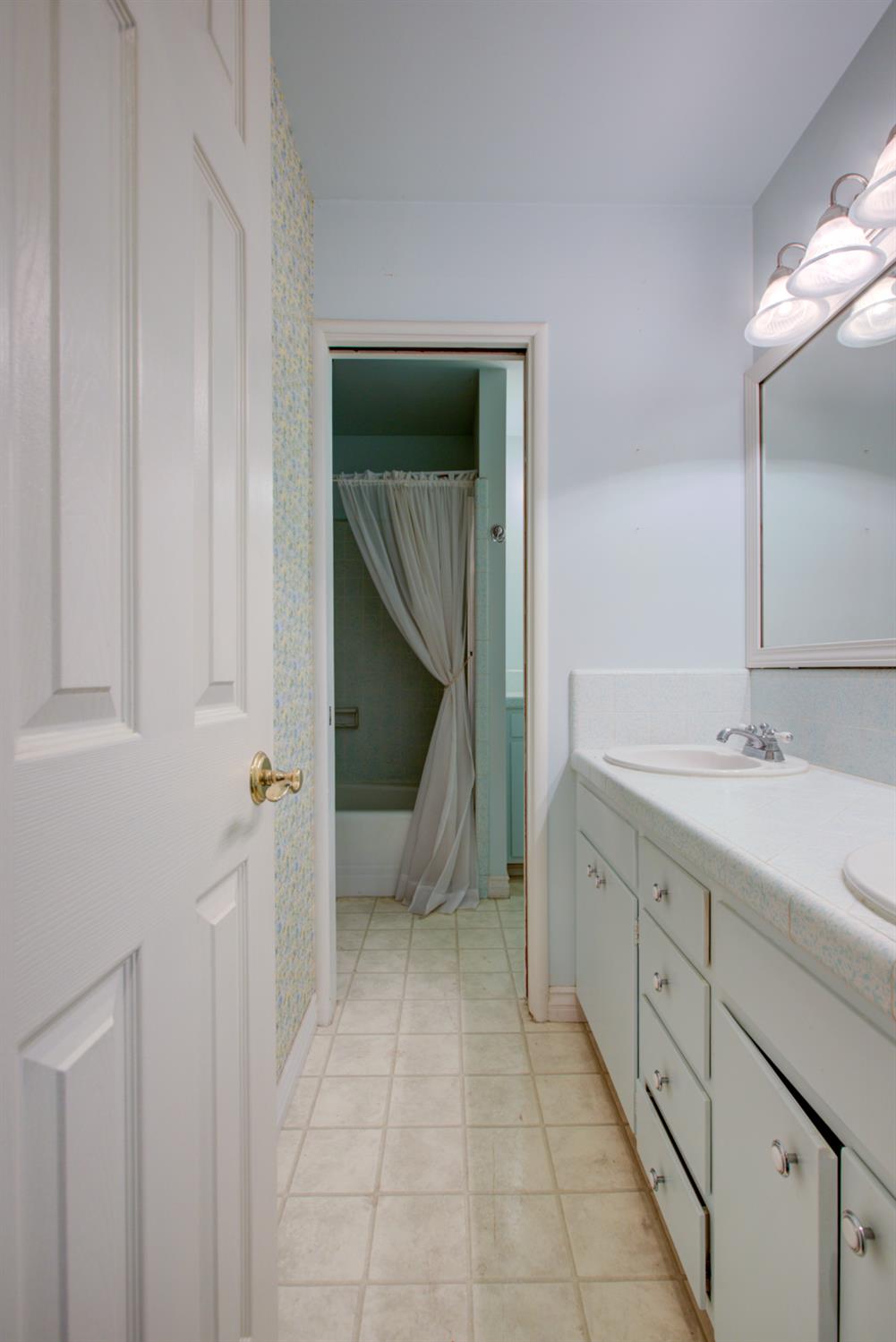 Bedford Drive, Merced, California image 35