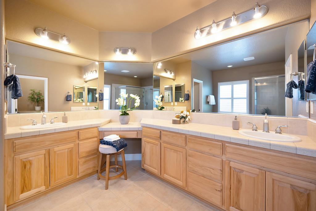 Detail Gallery Image 60 of 78 For 10317 Hite Cir, Elk Grove,  CA 95757 - 5 Beds | 3 Baths