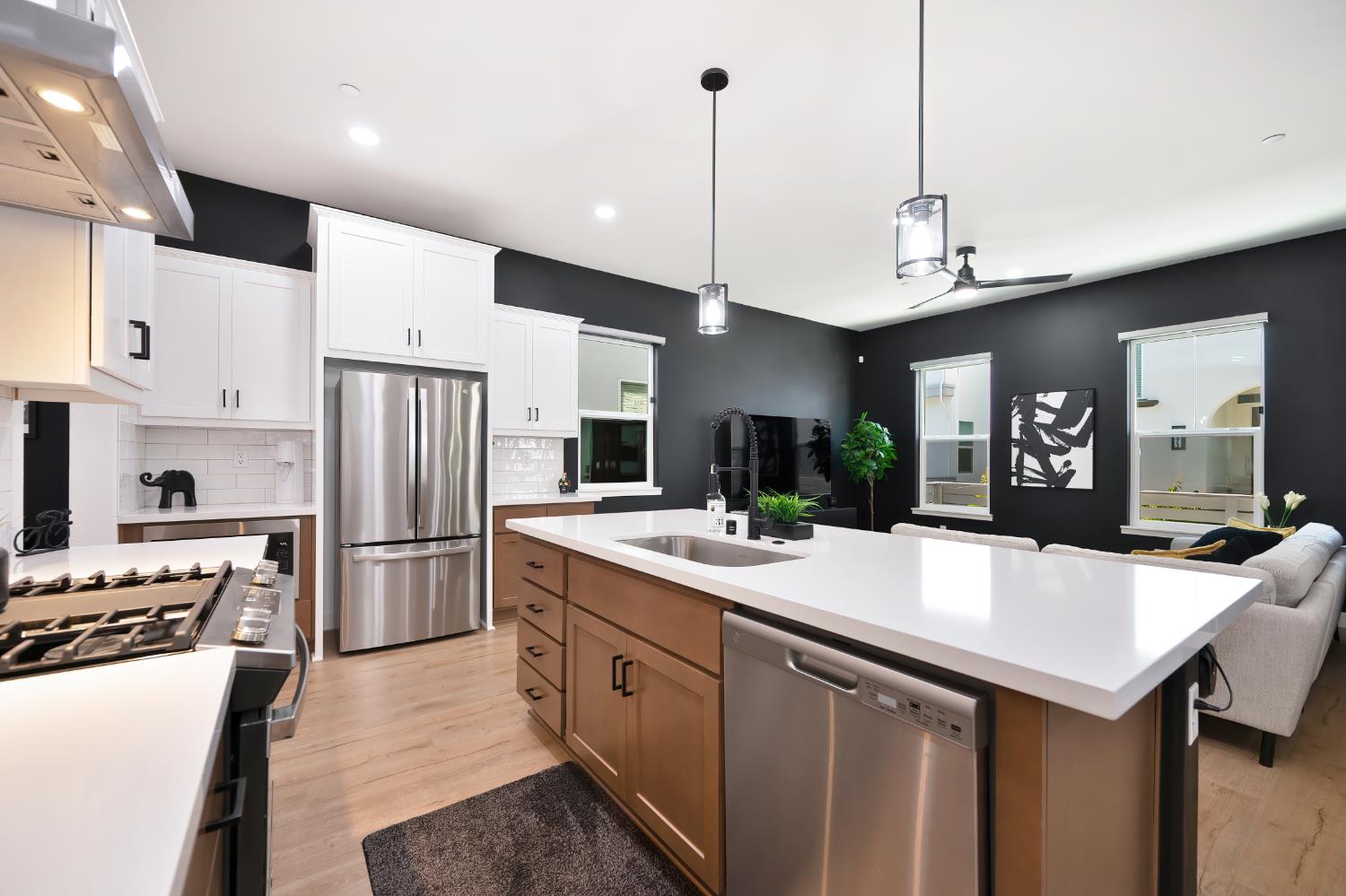 Detail Gallery Image 15 of 53 For 2372 Bastogne, Sacramento,  CA 95818 - 3 Beds | 2/1 Baths