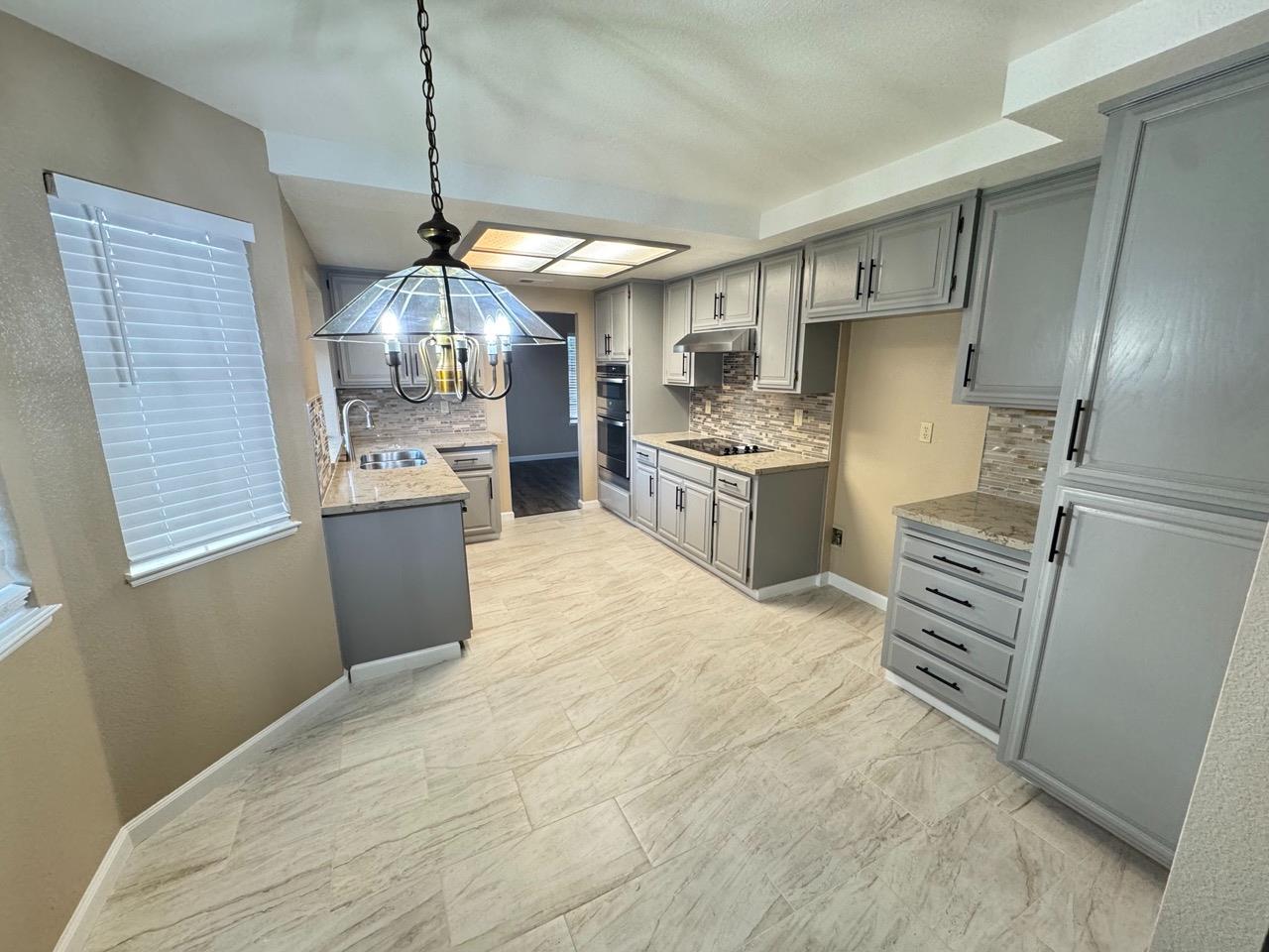 Detail Gallery Image 10 of 38 For 2232 Ne Manitoba Ct, Modesto,  CA 95356 - 3 Beds | 2/1 Baths