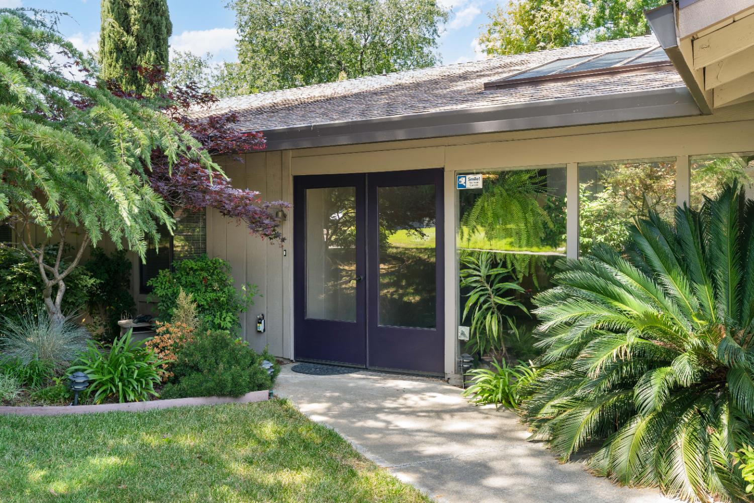 Detail Gallery Image 5 of 52 For 7831 Juarez Way, Fair Oaks,  CA 95628 - 3 Beds | 2/1 Baths
