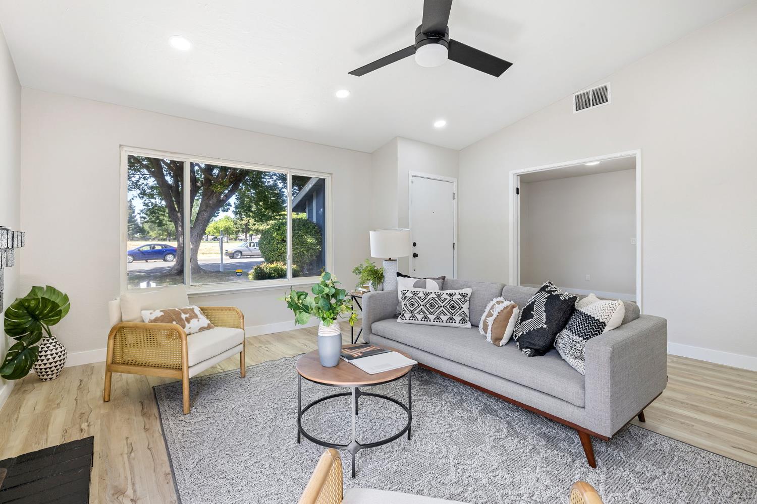 Detail Gallery Image 12 of 43 For 1240 Chuckwagon Dr, Sacramento,  CA 95834 - 3 Beds | 2 Baths