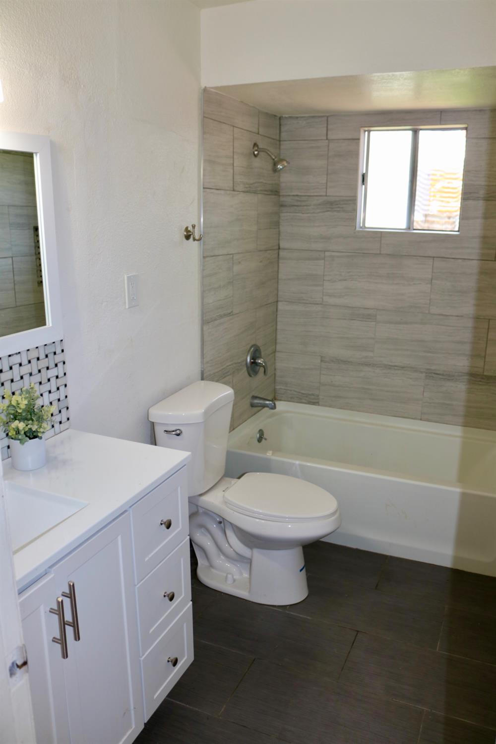 Detail Gallery Image 6 of 12 For 2501 Fernandez Dr, Sacramento,  CA 95822 - 3 Beds | 1 Baths