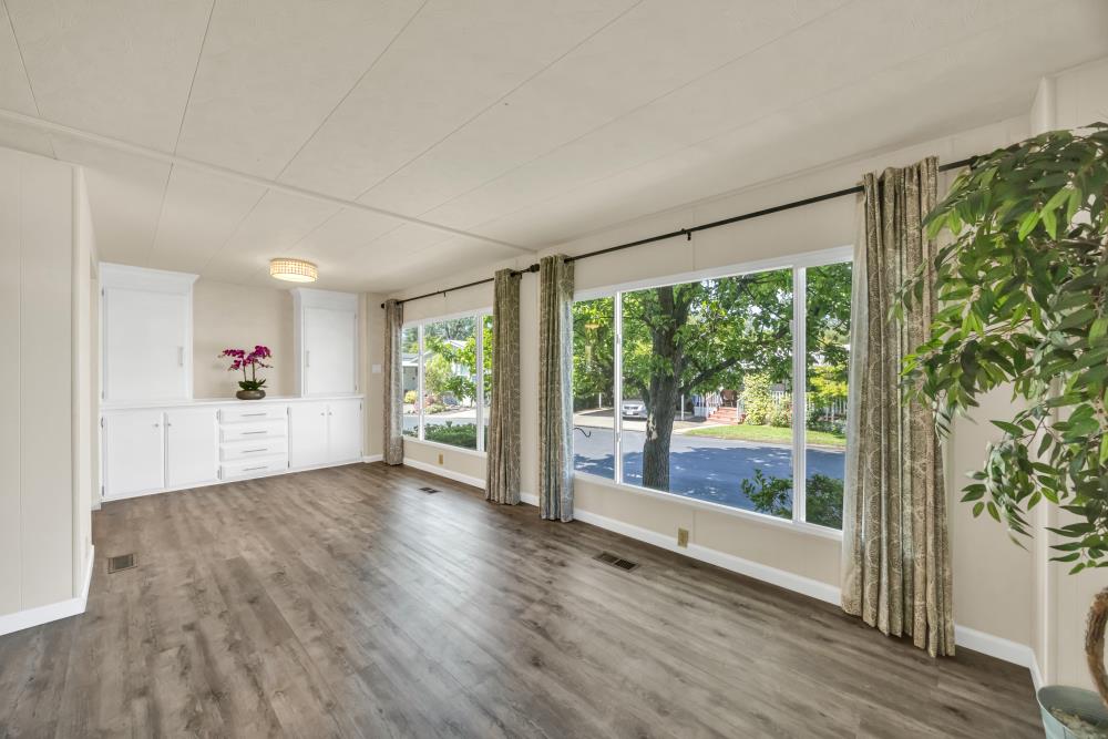 Detail Gallery Image 6 of 75 For 269 Leafwood Way, Folsom,  CA 95630 - 2 Beds | 2 Baths