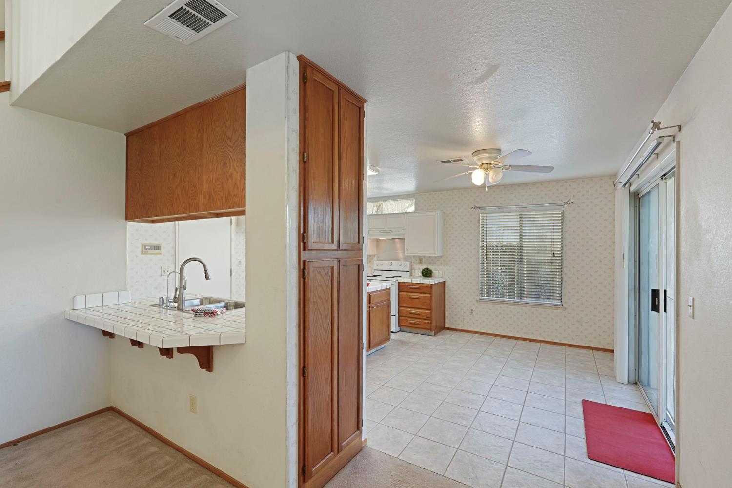 Detail Gallery Image 13 of 47 For 5329 Barbados Cir, Stockton,  CA 95210 - 3 Beds | 2/1 Baths