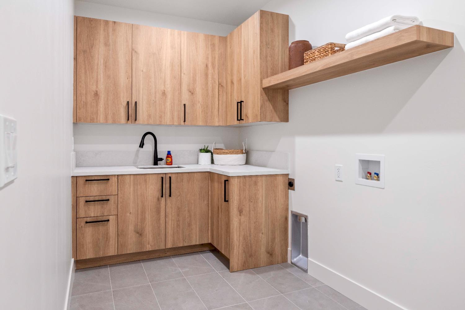 Detail Gallery Image 39 of 47 For 714 Sundahl Dr, Folsom,  CA 95630 - 5 Beds | 3/1 Baths