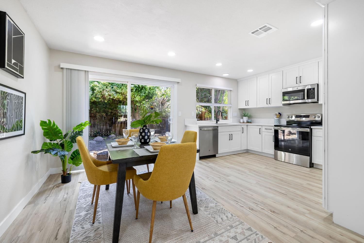 Detail Gallery Image 16 of 43 For 1240 Chuckwagon Dr, Sacramento,  CA 95834 - 3 Beds | 2 Baths
