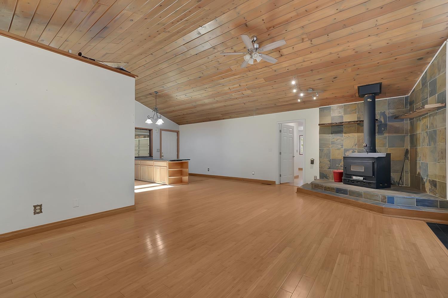 Detail Gallery Image 12 of 82 For 18844 Inspiration Dr, Pioneer,  CA 95666 - 2 Beds | 2 Baths