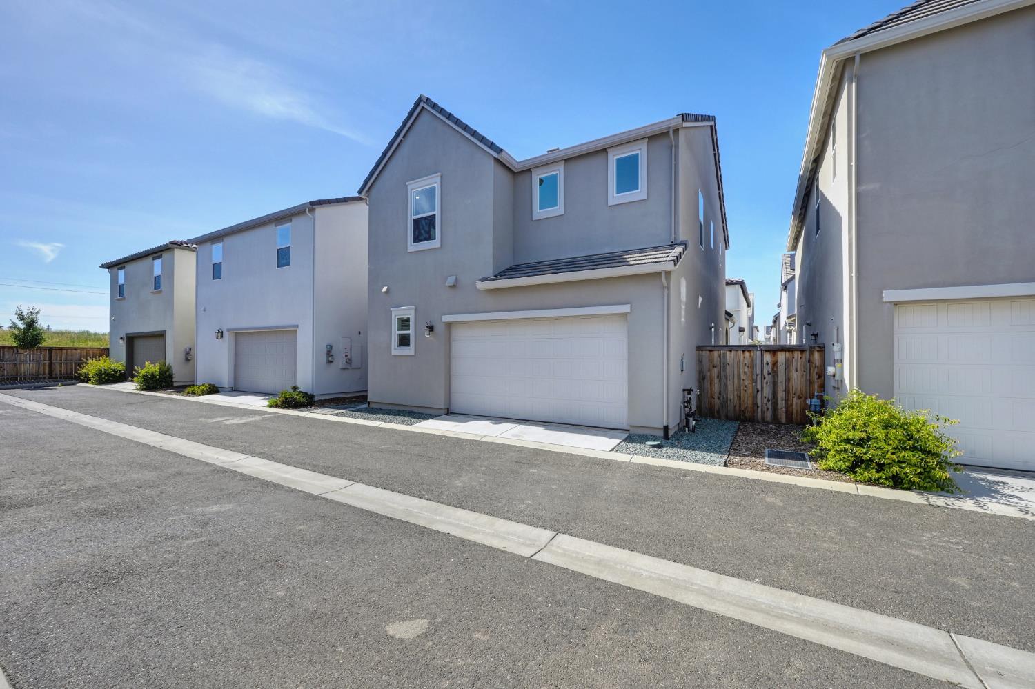 Detail Gallery Image 48 of 53 For 2372 Bastogne, Sacramento,  CA 95818 - 3 Beds | 2/1 Baths