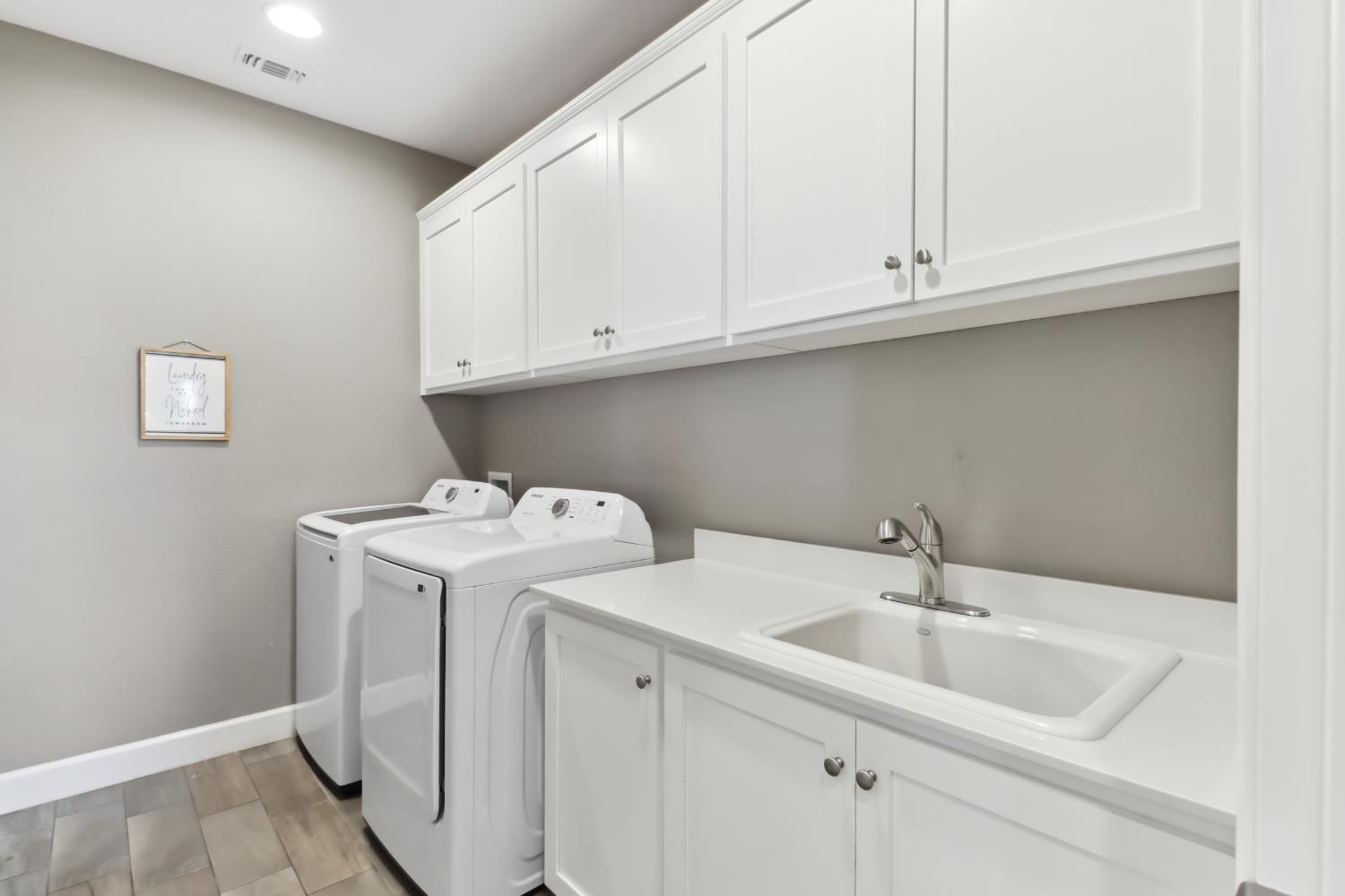 Detail Gallery Image 52 of 69 For 5604 Saratoga Cir, Rocklin,  CA 95765 - 4 Beds | 3/1 Baths