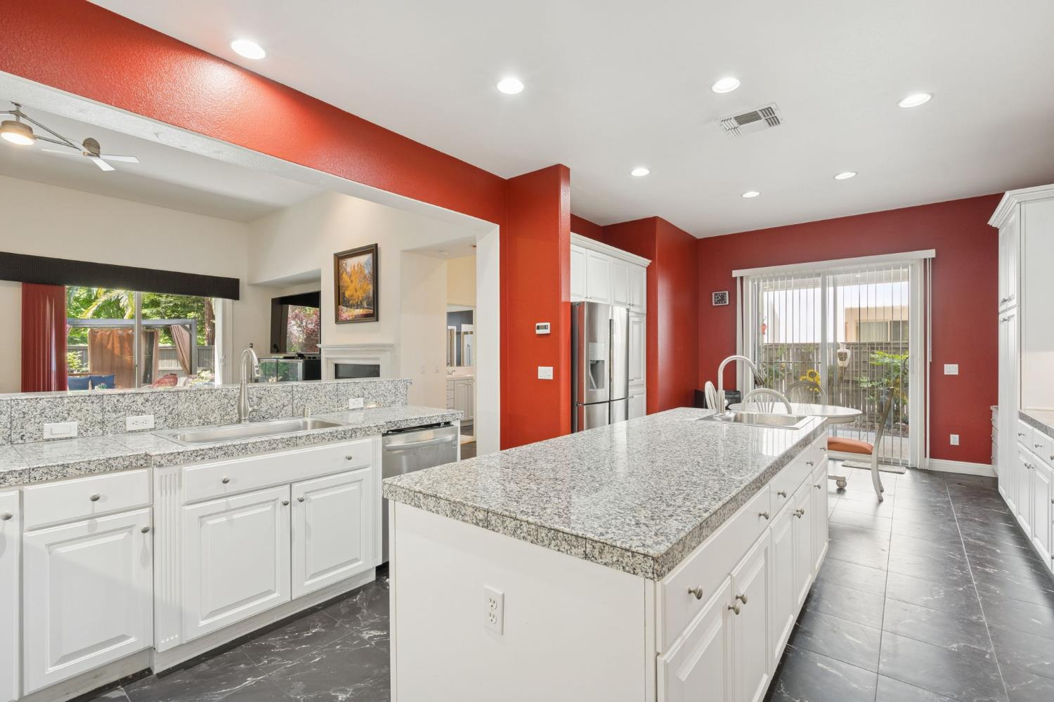 Detail Gallery Image 13 of 41 For 2832 Rockaway Ln, Sacramento,  CA 95835 - 2 Beds | 2 Baths