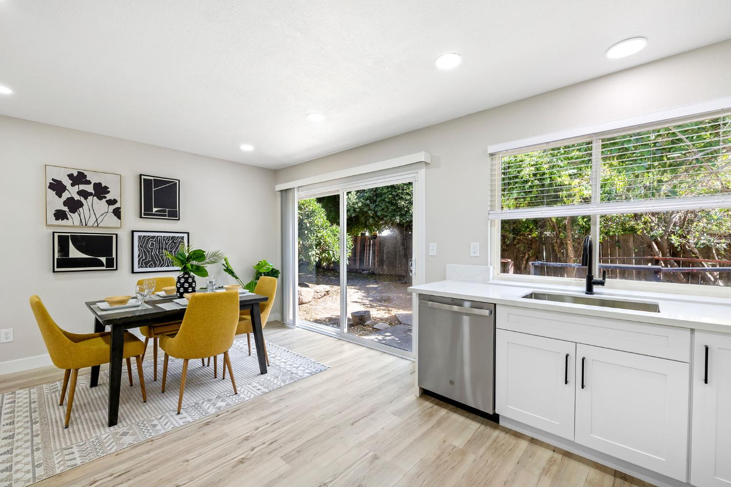 Detail Gallery Image 20 of 43 For 1240 Chuckwagon Dr, Sacramento,  CA 95834 - 3 Beds | 2 Baths
