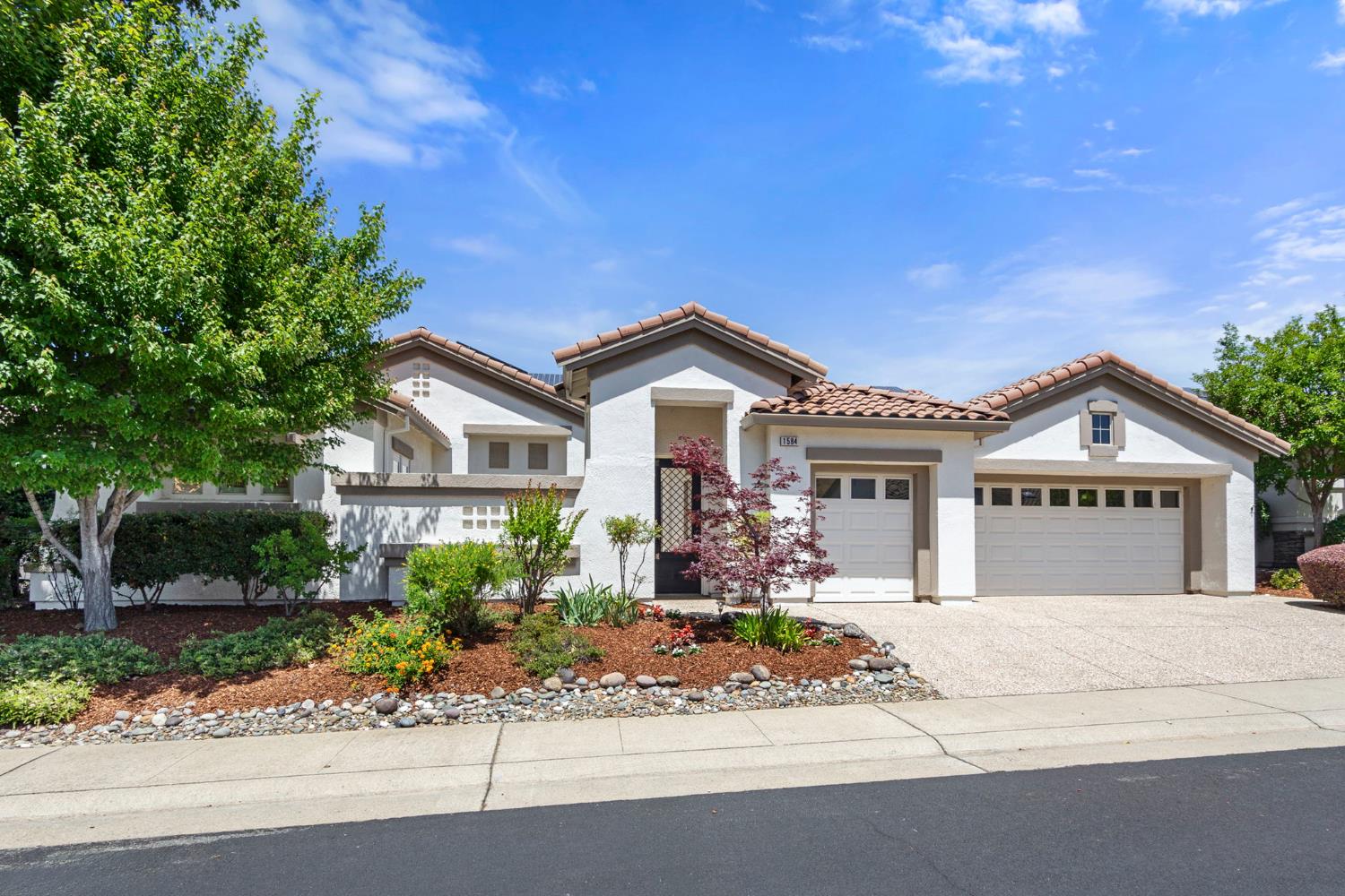Detail Gallery Image 2 of 63 For 1584 Summerhill Ln, Lincoln,  CA 95648 - 2 Beds | 2/1 Baths