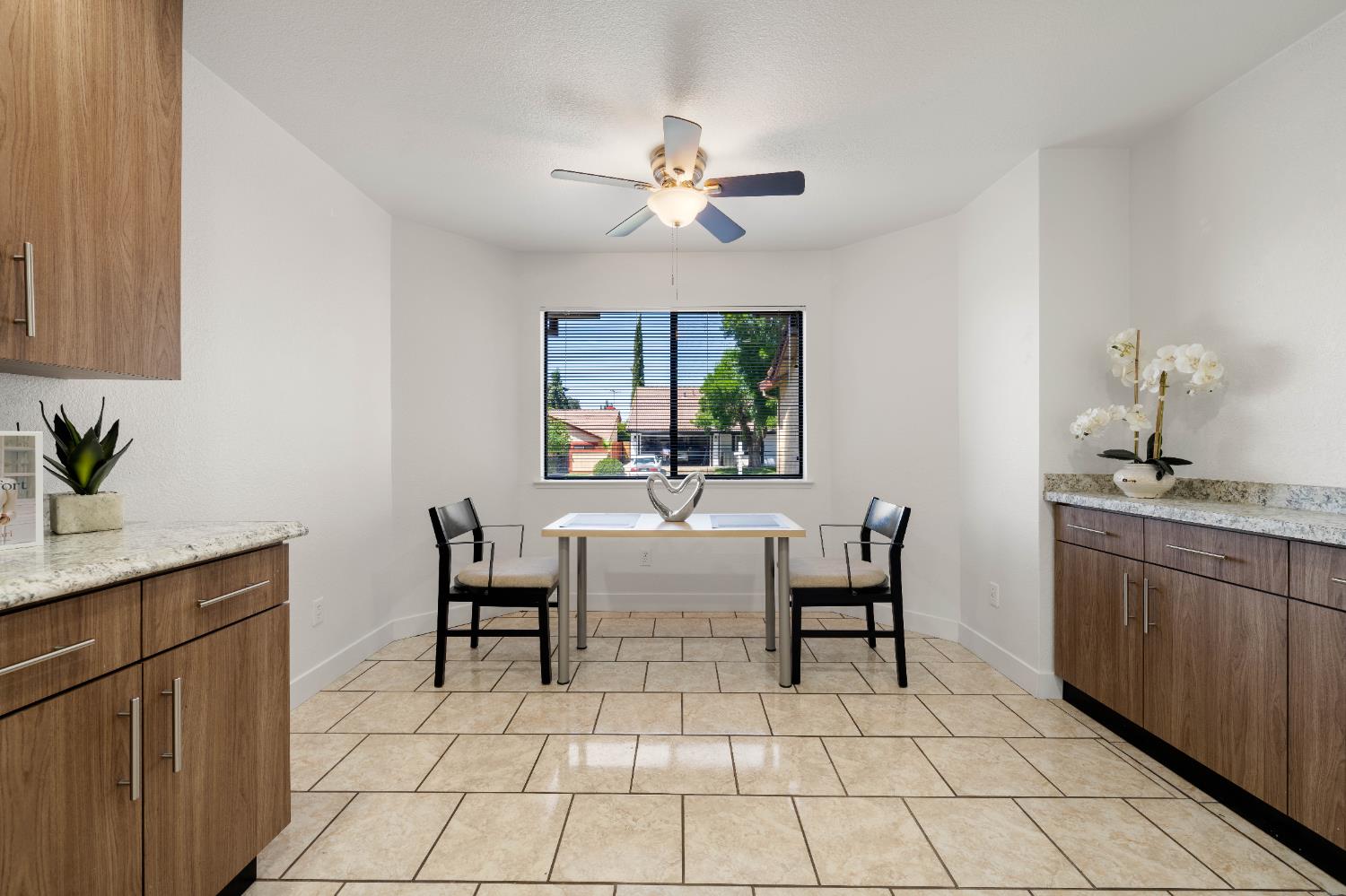 Detail Gallery Image 14 of 31 For 8082 Forest Glen Way, Citrus Heights,  CA 95610 - 3 Beds | 2 Baths