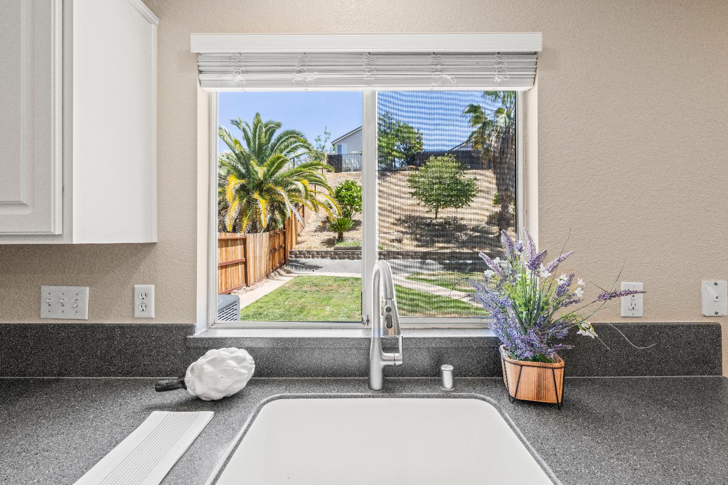 Detail Gallery Image 13 of 34 For 2149 Arnold Dr, Rocklin,  CA 95765 - 4 Beds | 2/1 Baths