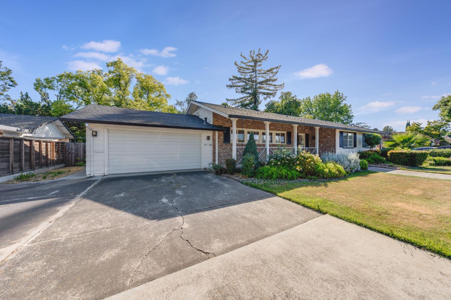 Detail Gallery Image 2 of 43 For 4138 Yacht Harbor Dr, Stockton,  CA 95204 - 3 Beds | 2 Baths