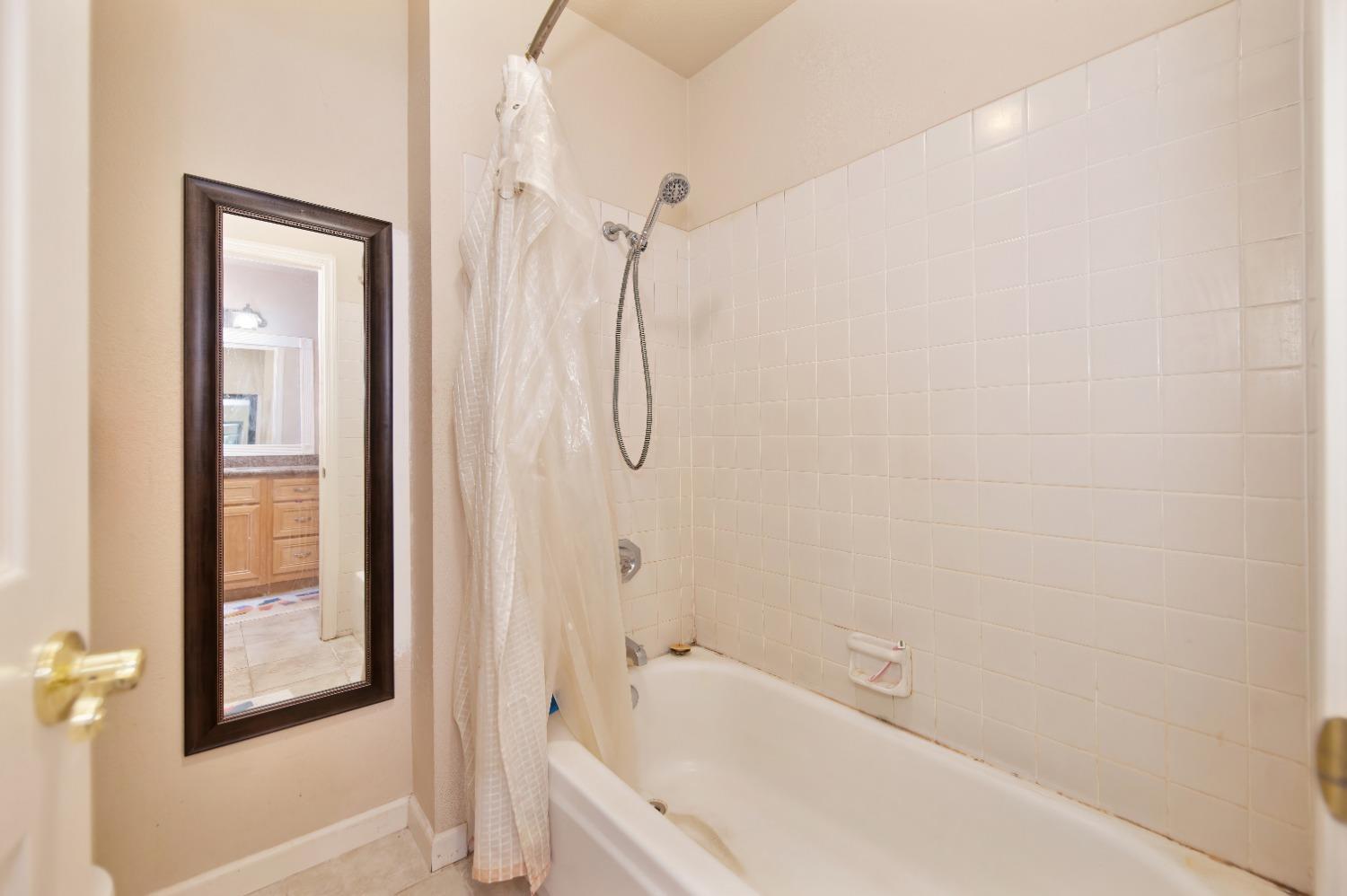 Detail Gallery Image 30 of 42 For 8924 La Margarita Way, Sacramento,  CA 95828 - 4 Beds | 2/1 Baths