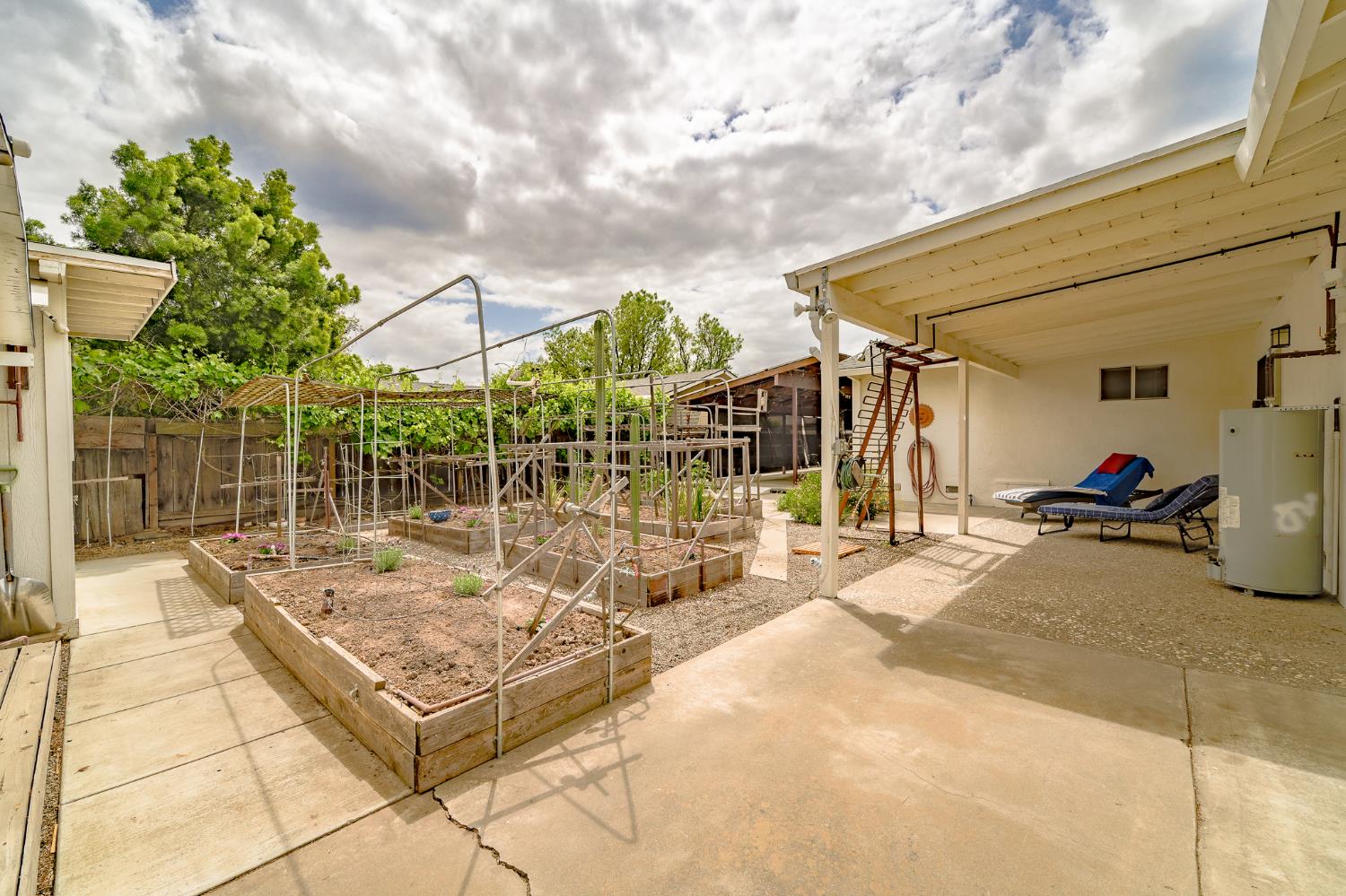 Detail Gallery Image 34 of 47 For 1828 Hermida Way, Modesto,  CA 95355 - 3 Beds | 2 Baths