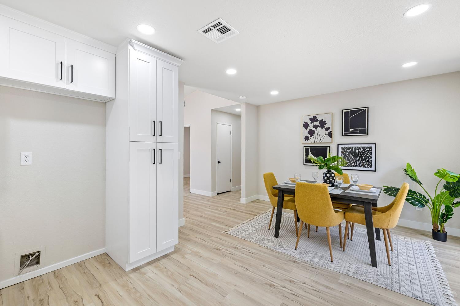 Detail Gallery Image 19 of 43 For 1240 Chuckwagon Dr, Sacramento,  CA 95834 - 3 Beds | 2 Baths