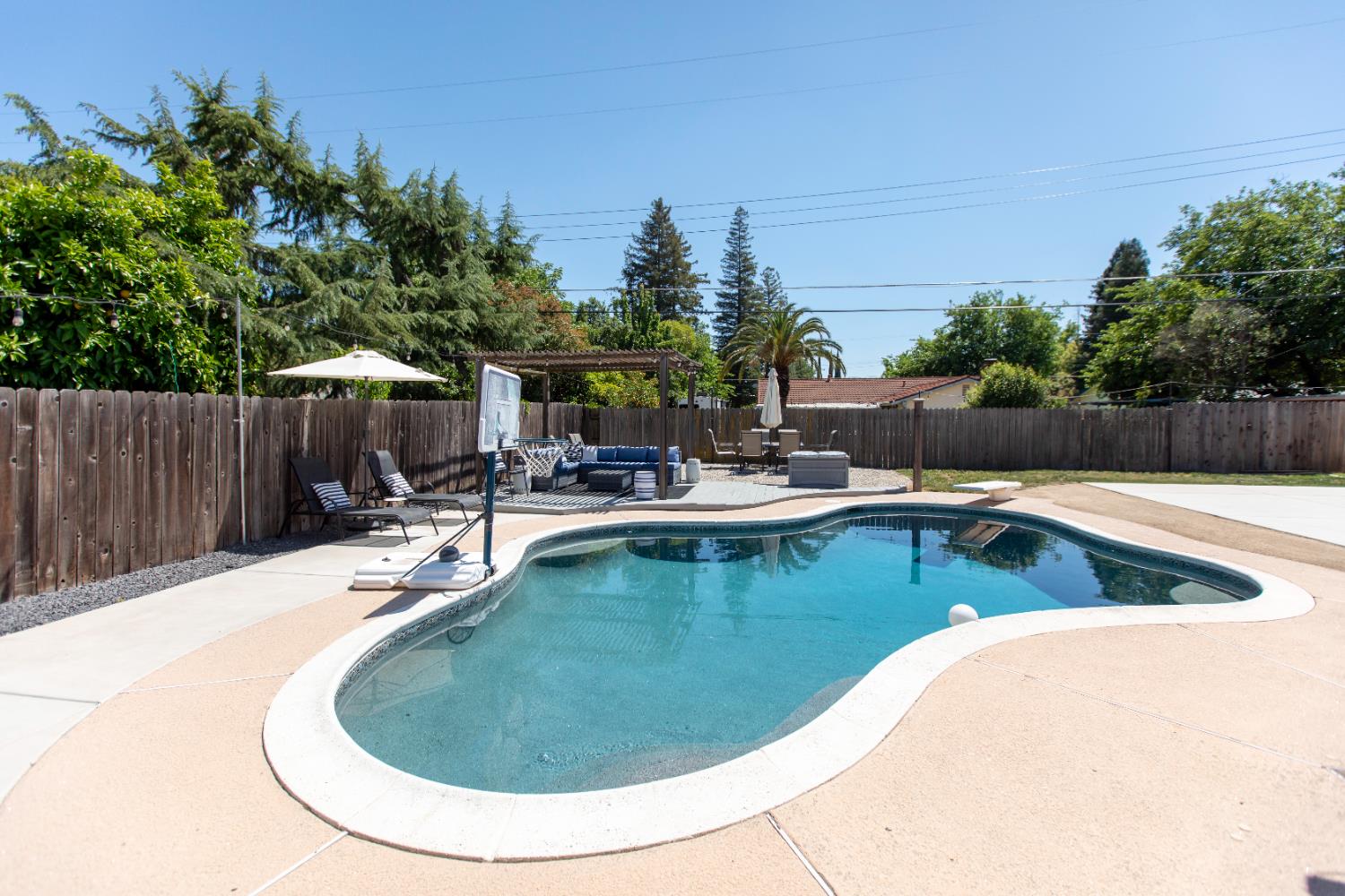 Detail Gallery Image 38 of 44 For 8940 Leatham Ave, Fair Oaks,  CA 95628 - 4 Beds | 2 Baths