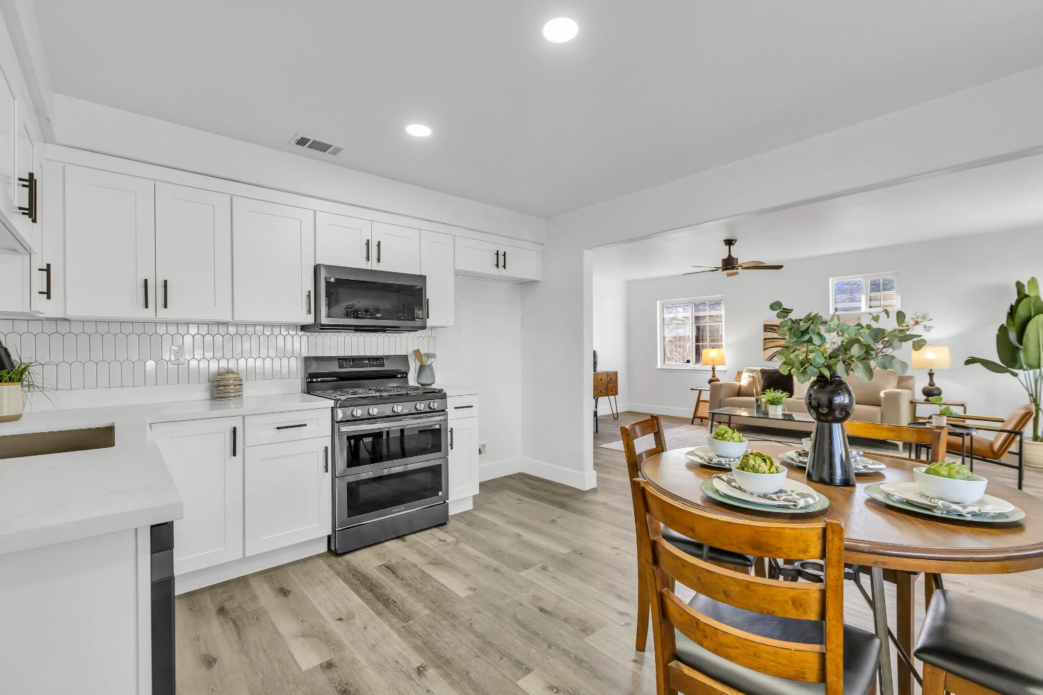 Detail Gallery Image 13 of 42 For 7682 Detroit Blvd, Sacramento,  CA 95832 - 4 Beds | 2 Baths