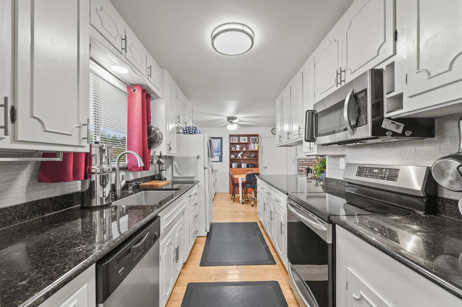 Detail Gallery Image 11 of 47 For 1828 Hermida Way, Modesto,  CA 95355 - 3 Beds | 2 Baths