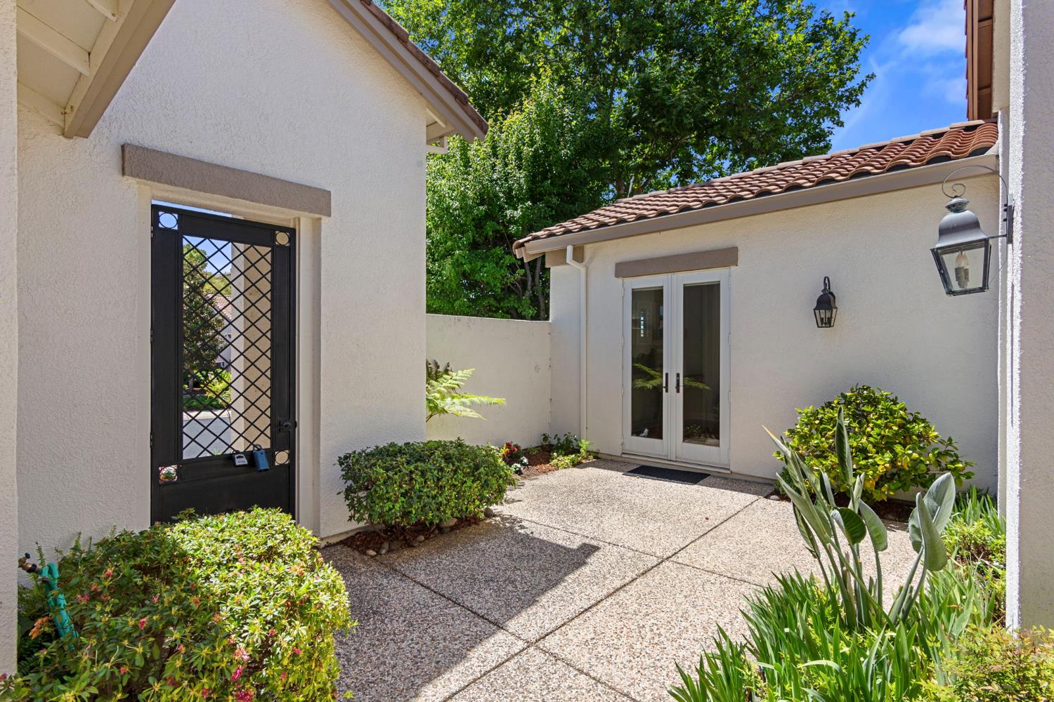 Detail Gallery Image 4 of 63 For 1584 Summerhill Ln, Lincoln,  CA 95648 - 2 Beds | 2/1 Baths