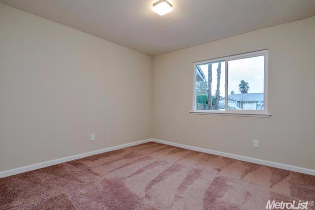 Detail Gallery Image 12 of 13 For 7522 Bowen Cir, Sacramento,  CA 95822 - 3 Beds | 2 Baths