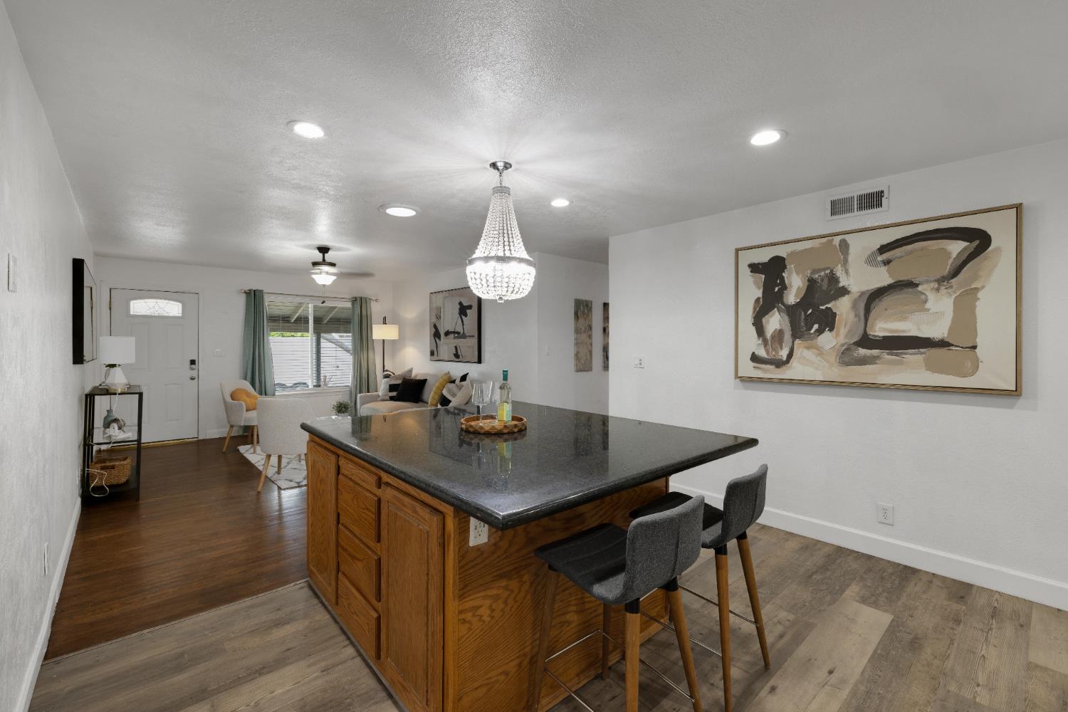 Detail Gallery Image 7 of 33 For 6140 Rumford Ave, Citrus Heights,  CA 95621 - 3 Beds | 2 Baths