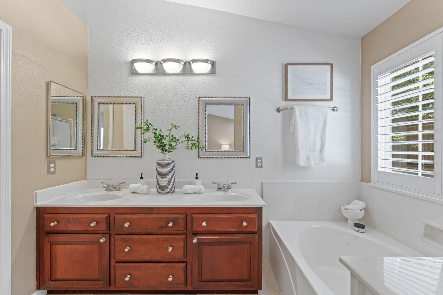 Detail Gallery Image 23 of 44 For 1014 Thompson Cir, Folsom,  CA 95630 - 4 Beds | 2 Baths