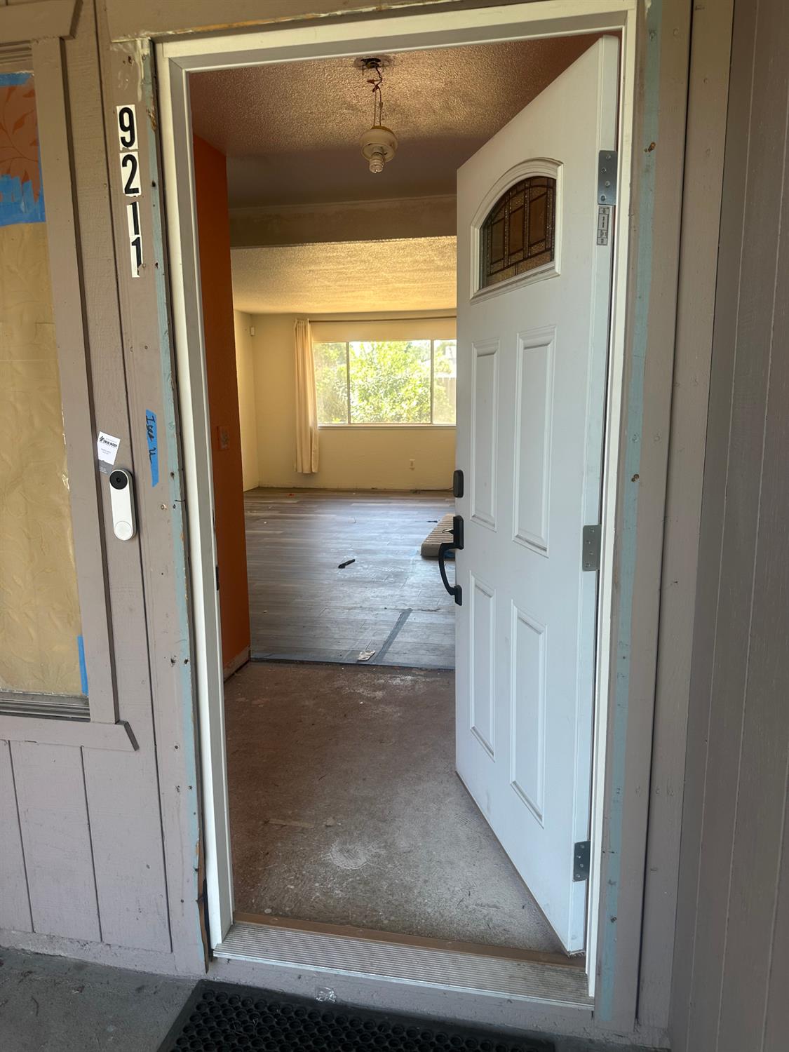 Detail Gallery Image 3 of 22 For 9211 Eaglepoint Ln, Stockton,  CA 95210 - 3 Beds | 2 Baths