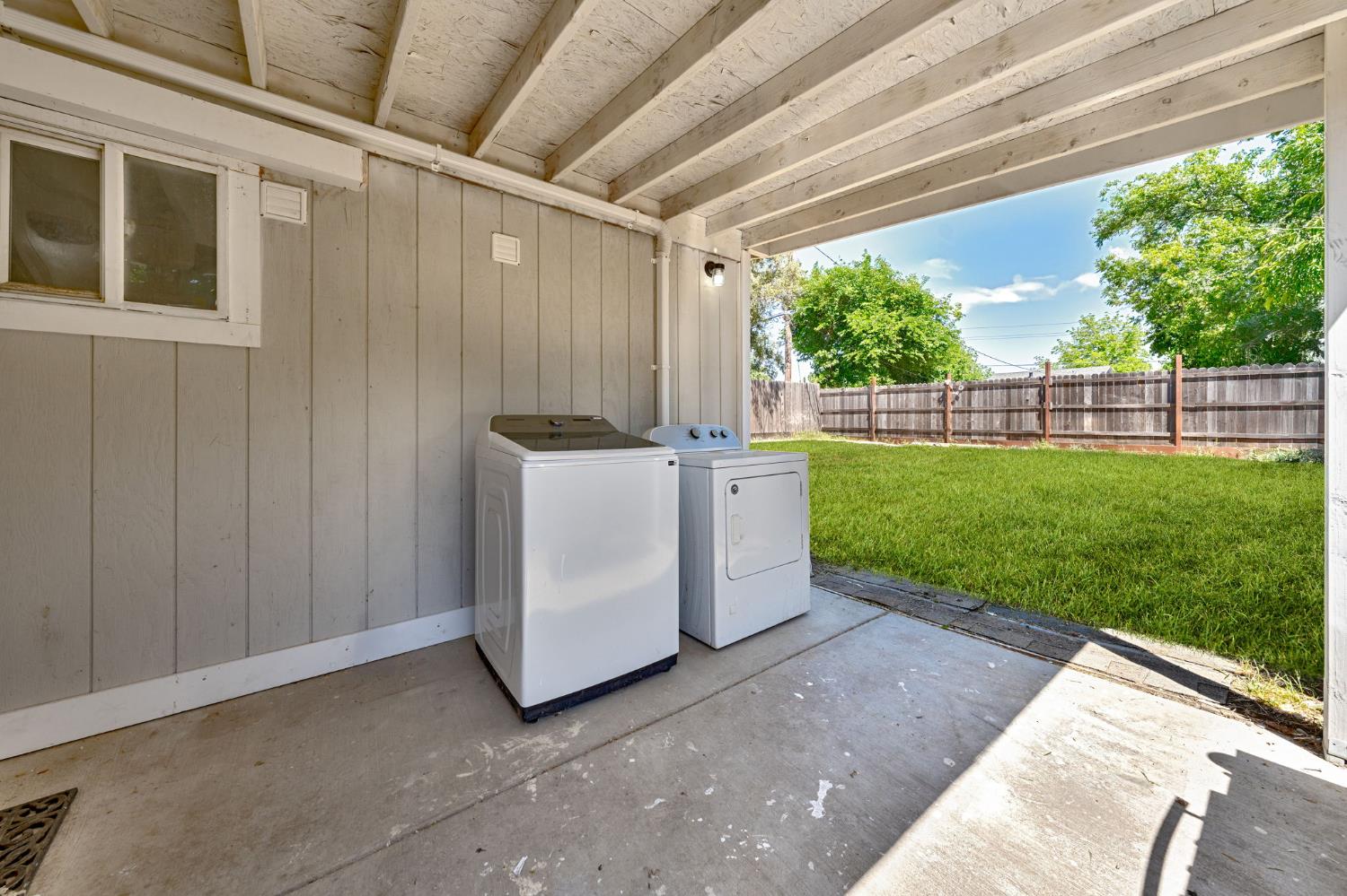 Detail Gallery Image 15 of 18 For 411 Potomac Ave, Sacramento,  CA 95833 - 3 Beds | 2 Baths