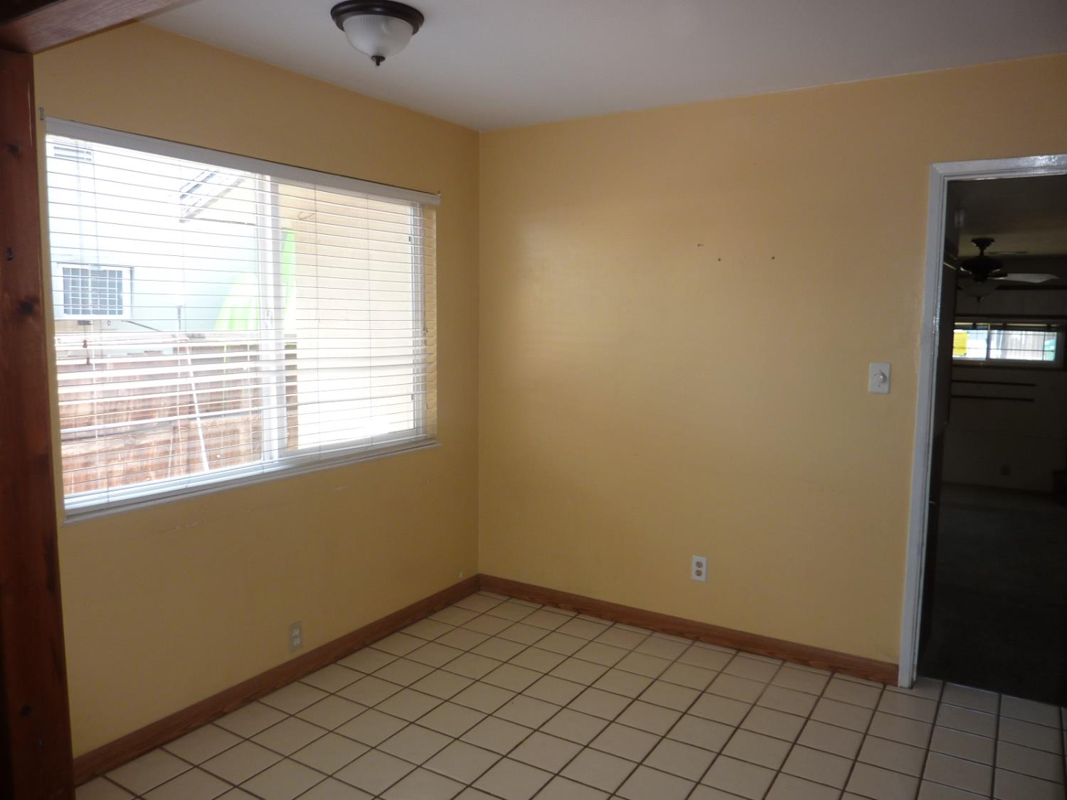 Detail Gallery Image 10 of 17 For 1800 Jackson St, Lodi,  CA 95242 - 3 Beds | 2/1 Baths