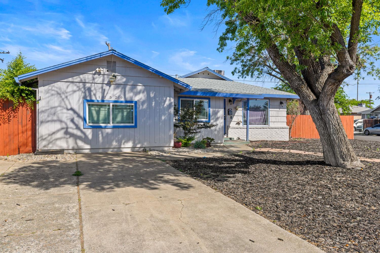 Detail Gallery Image 2 of 28 For 10529 Malaga Way, Rancho Cordova,  CA 95670 - 3 Beds | 2 Baths
