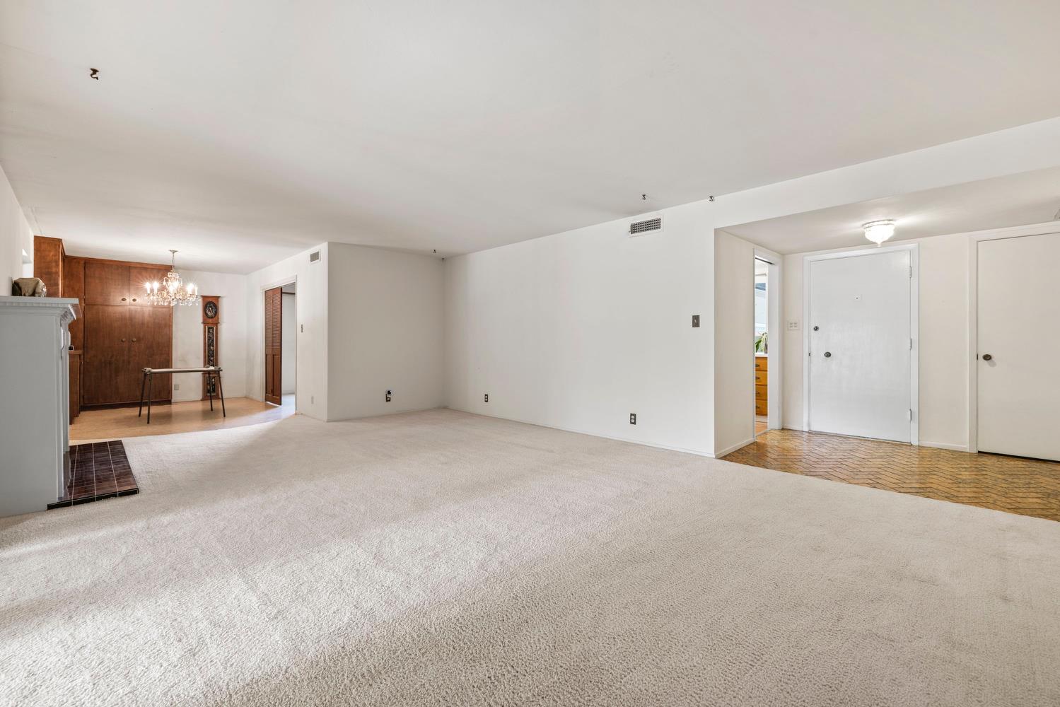 Detail Gallery Image 3 of 34 For 6010 Holstein Way, Sacramento,  CA 95822 - 3 Beds | 2/1 Baths