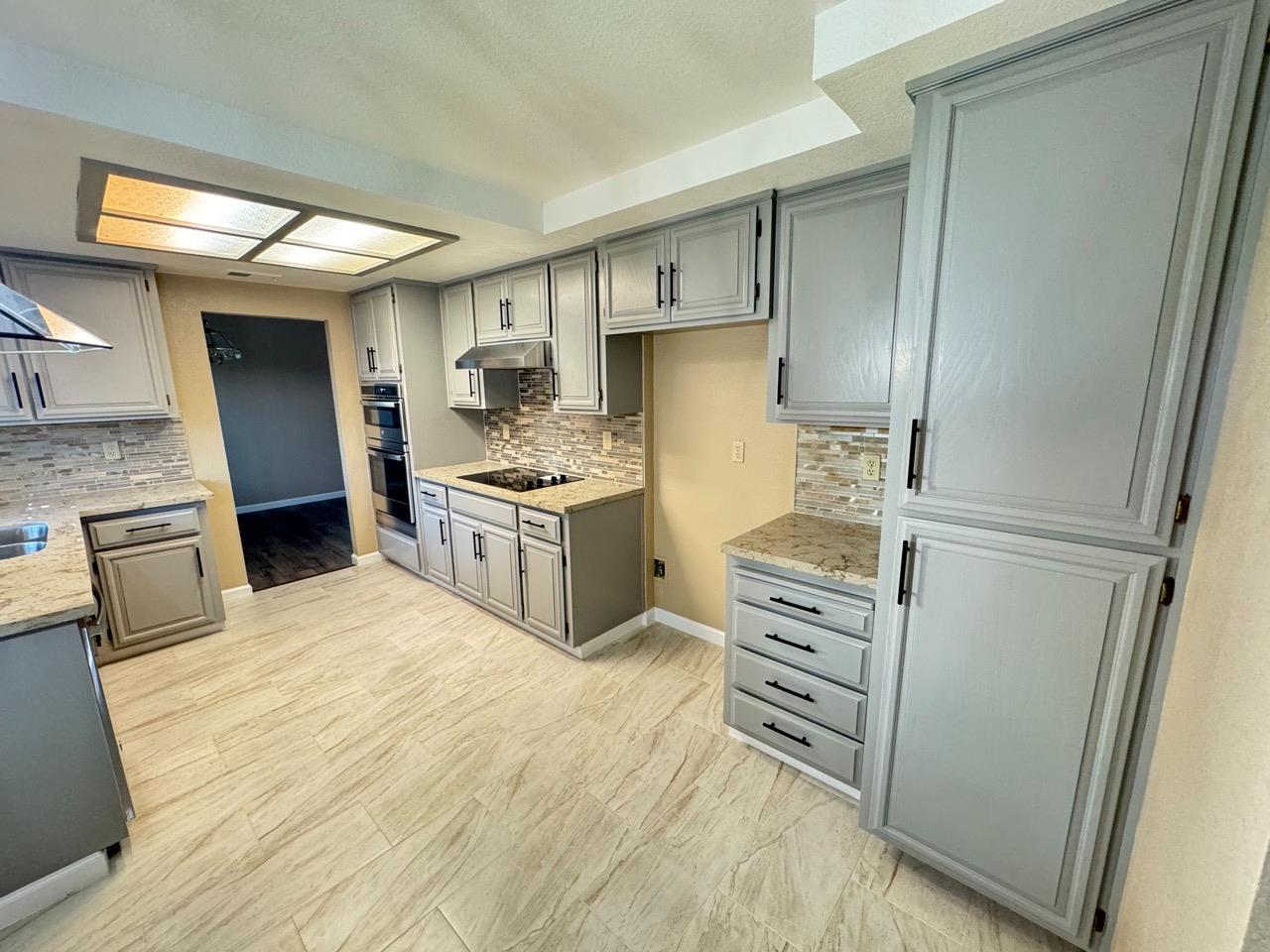 Detail Gallery Image 9 of 38 For 2232 Ne Manitoba Ct, Modesto,  CA 95356 - 3 Beds | 2/1 Baths