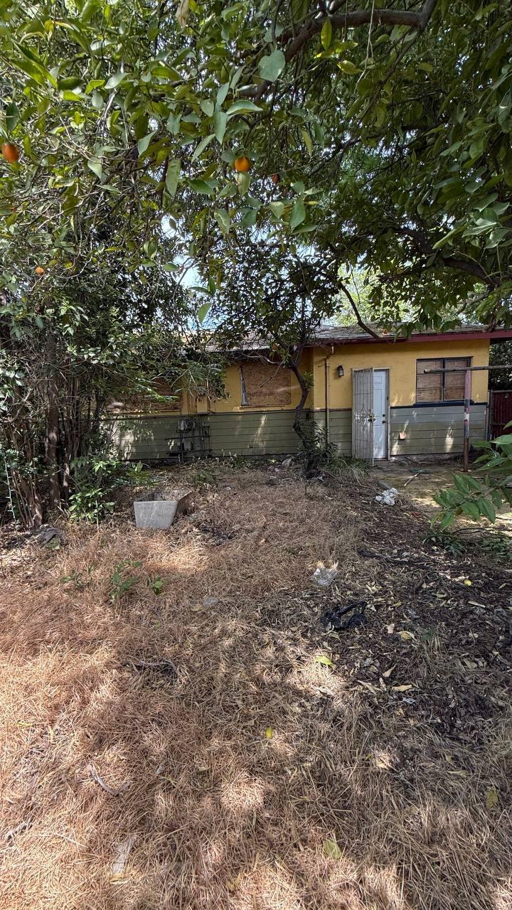 Detail Gallery Image 16 of 20 For 2452 S Holloway Ave, Fresno,  CA 93725 - 3 Beds | 1 Baths