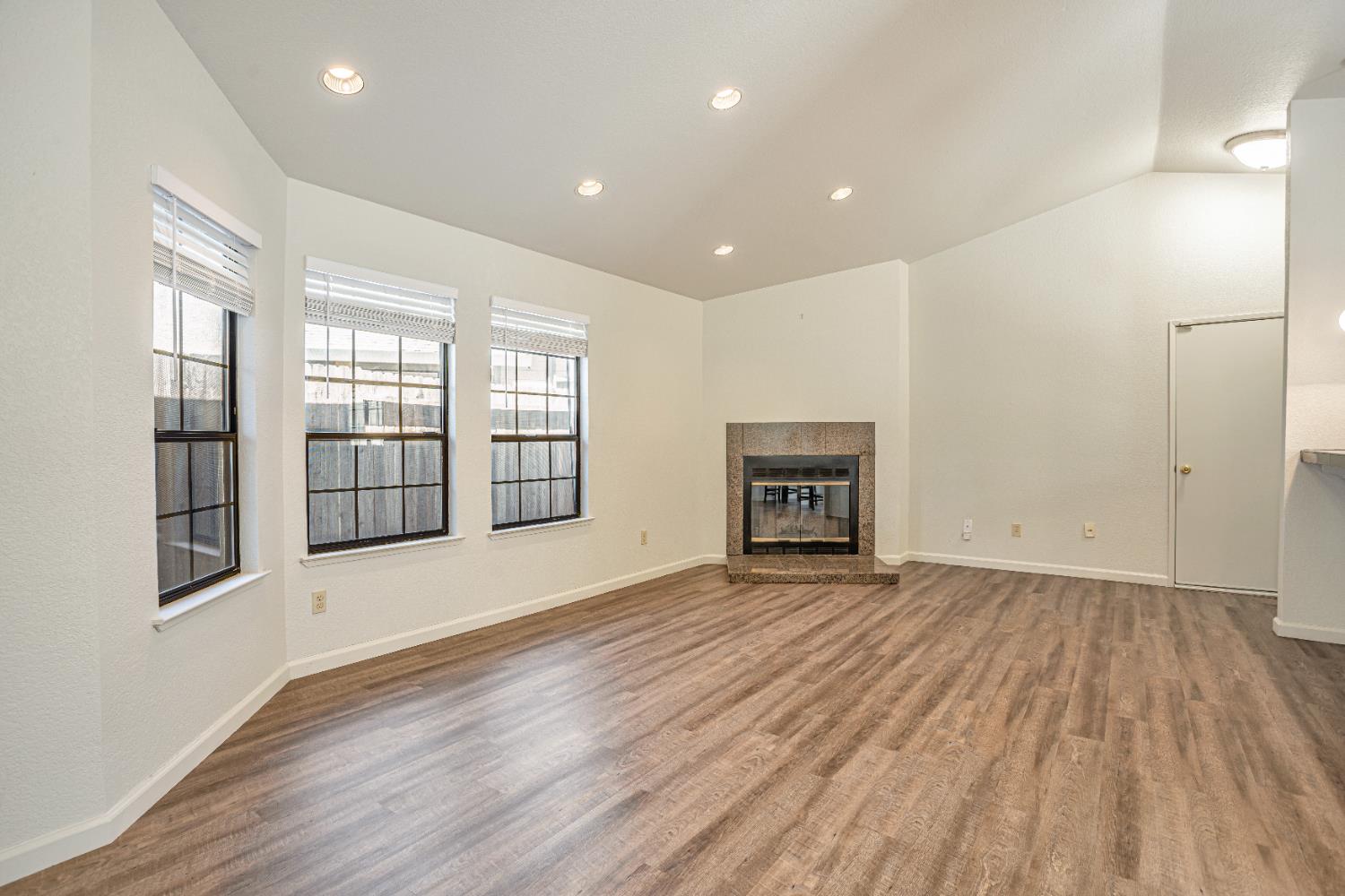 Hidalgo Circle, Roseville, California image 7
