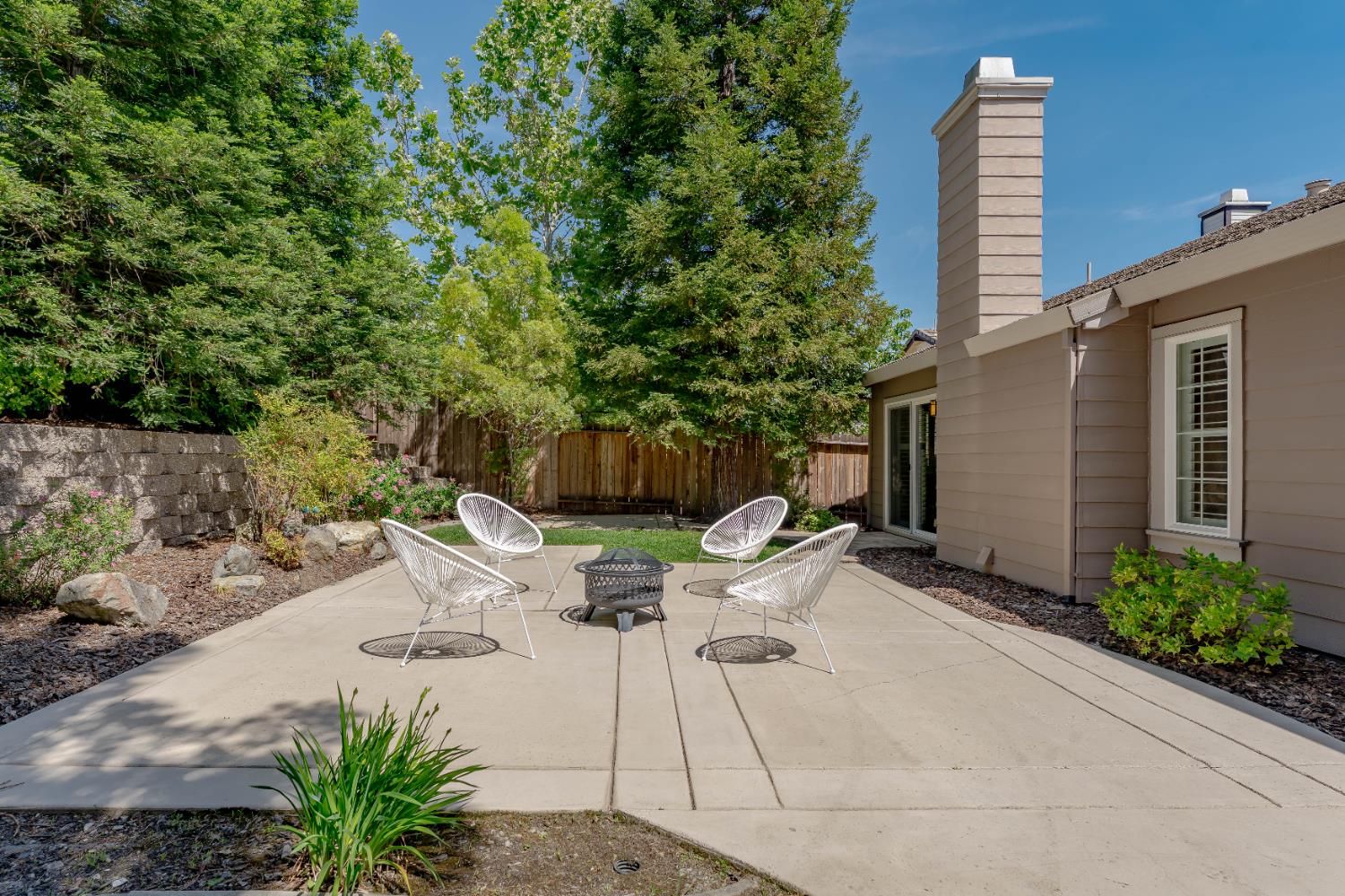 Detail Gallery Image 29 of 44 For 1014 Thompson Cir, Folsom,  CA 95630 - 4 Beds | 2 Baths