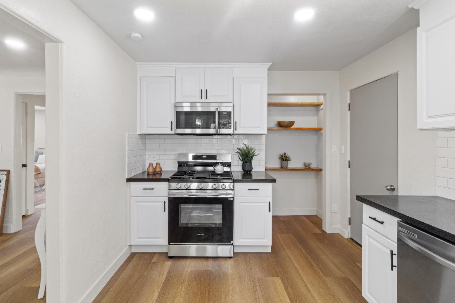 Detail Gallery Image 9 of 21 For 1605 W Orangeburg Ave, Modesto,  CA 95350 - 2 Beds | 1 Baths