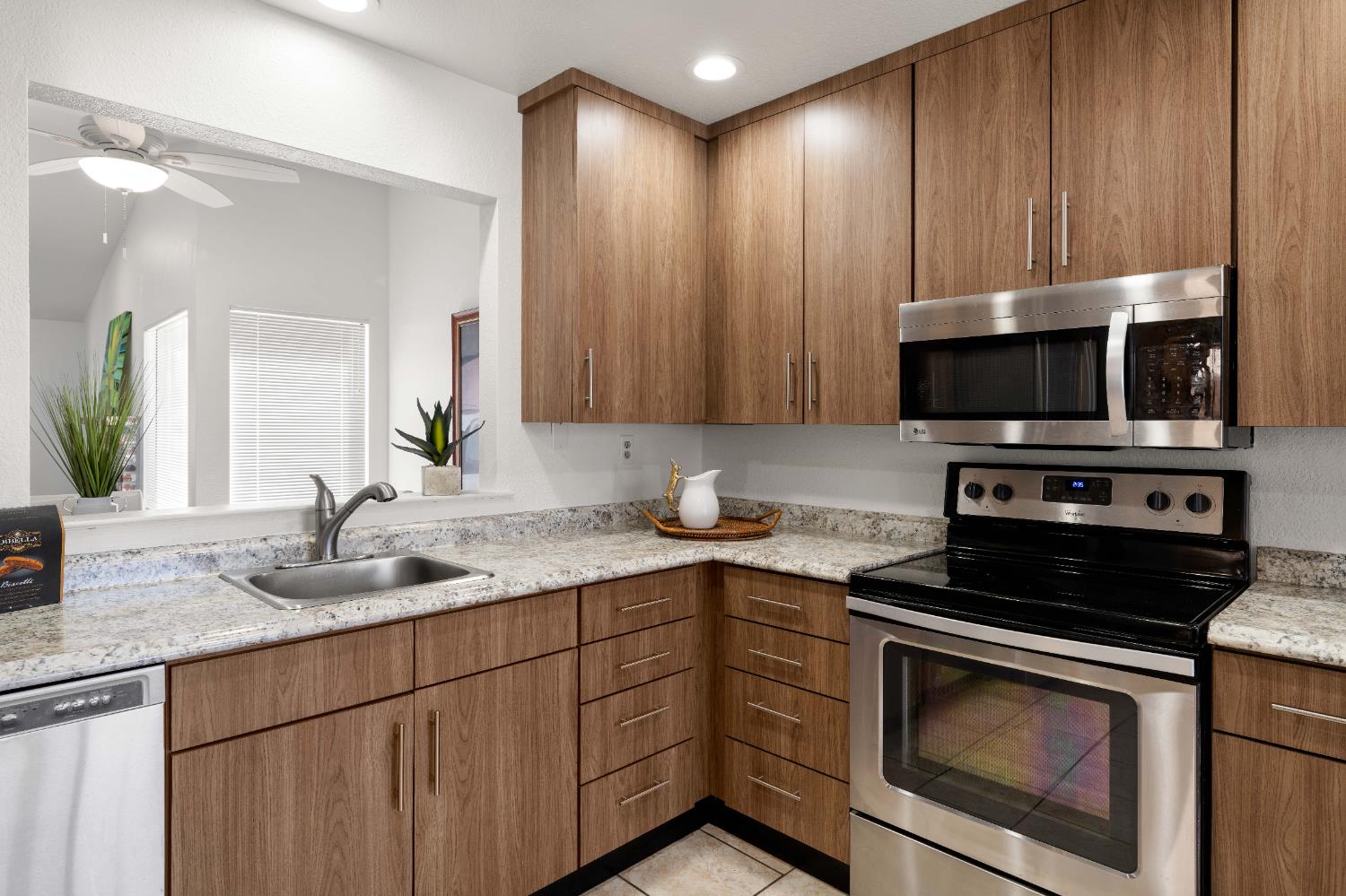Detail Gallery Image 13 of 31 For 8082 Forest Glen Way, Citrus Heights,  CA 95610 - 3 Beds | 2 Baths