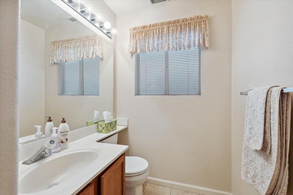 Detail Gallery Image 10 of 31 For 4625 Winter Oak Way, Antelope,  CA 95843 - 4 Beds | 2/1 Baths