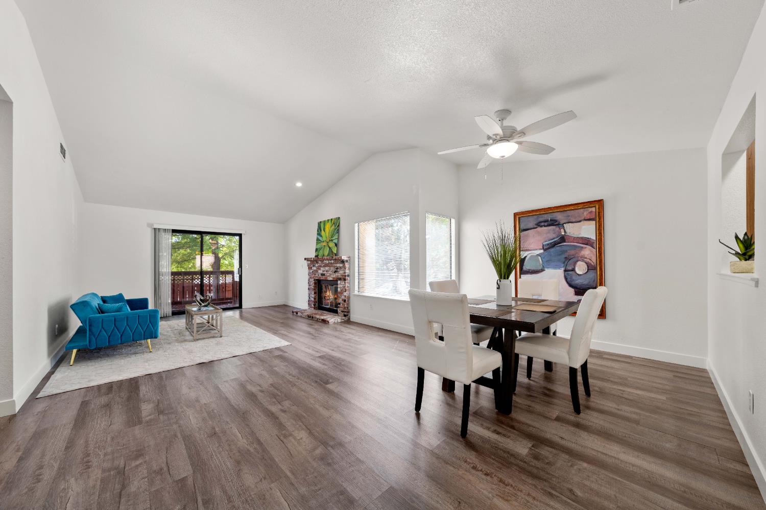 Detail Gallery Image 4 of 31 For 8082 Forest Glen Way, Citrus Heights,  CA 95610 - 3 Beds | 2 Baths