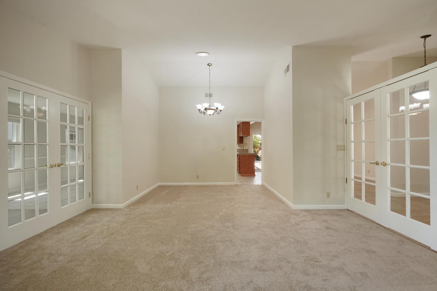 Detail Gallery Image 11 of 61 For 6001 Laguna Villa Way, Elk Grove,  CA 95758 - 3 Beds | 2 Baths