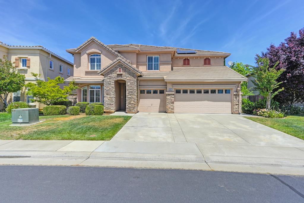 Detail Gallery Image 1 of 78 For 10317 Hite Cir, Elk Grove,  CA 95757 - 5 Beds | 3 Baths