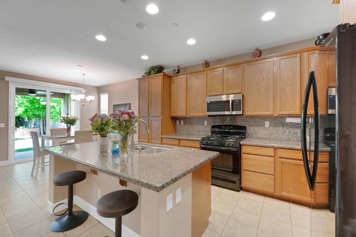 Detail Gallery Image 8 of 43 For 10424 Fossil Way, Elk Grove,  CA 95757 - 4 Beds | 3/1 Baths