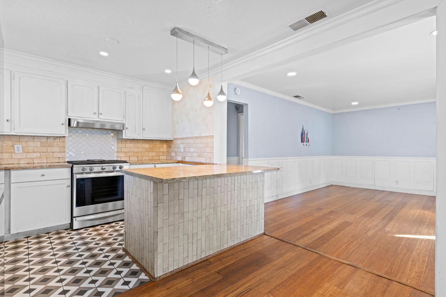 Detail Gallery Image 7 of 28 For 10529 Malaga Way, Rancho Cordova,  CA 95670 - 3 Beds | 2 Baths