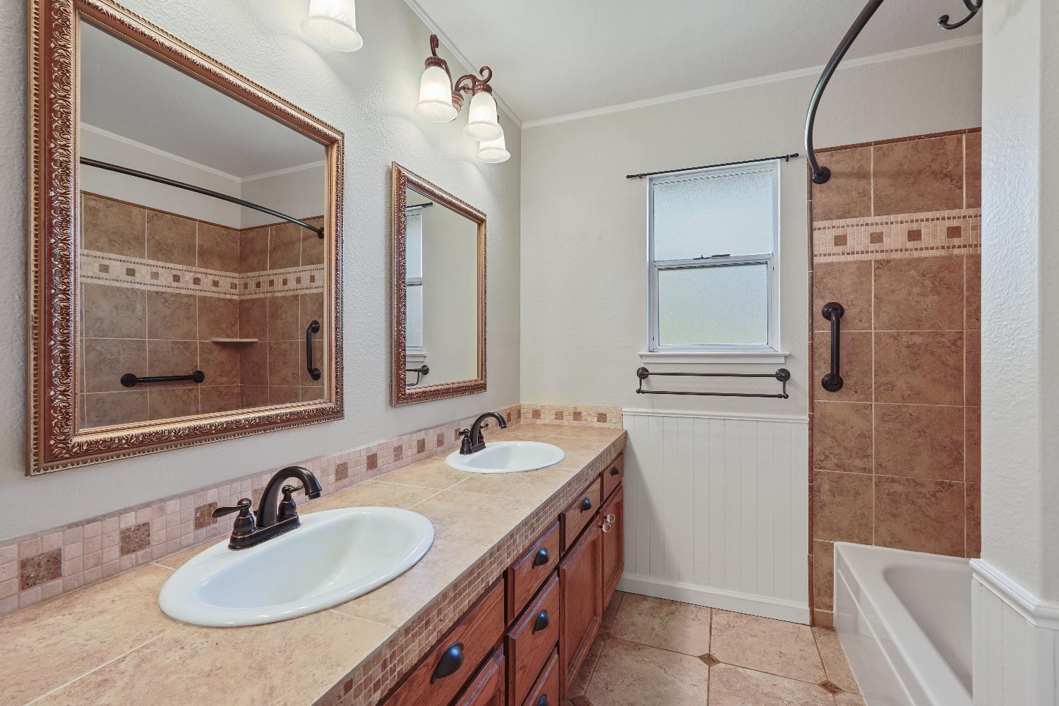 Detail Gallery Image 34 of 61 For 6001 Laguna Villa Way, Elk Grove,  CA 95758 - 3 Beds | 2 Baths